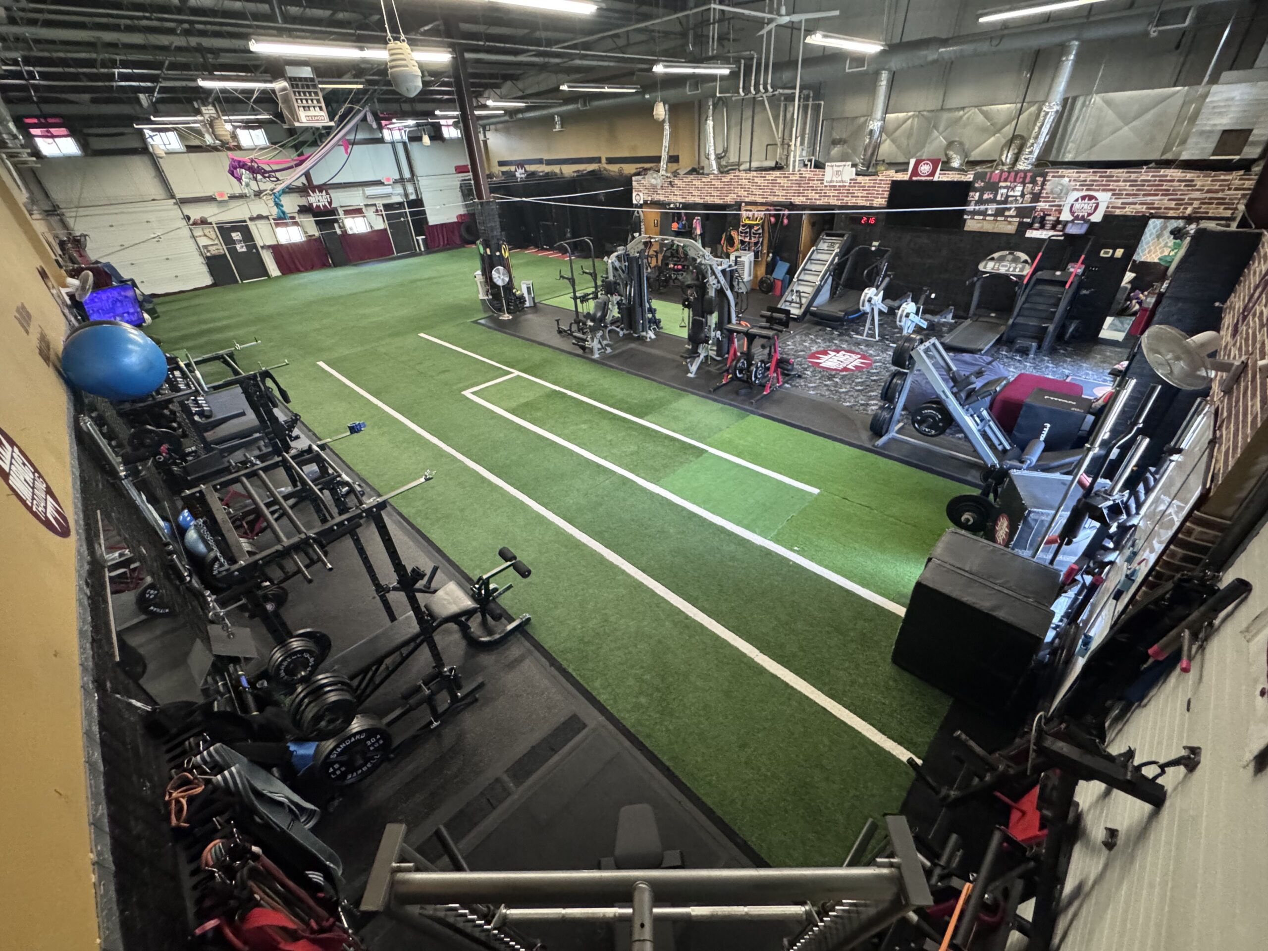 Entire gym as pictured from topleft corner.